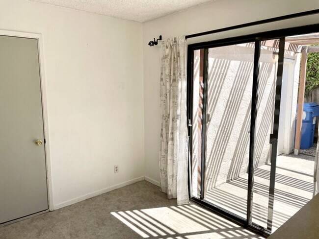 Building Photo - 1388 Cavalier Ln