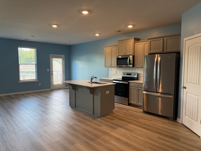 Building Photo - 2763 Jansen Ave