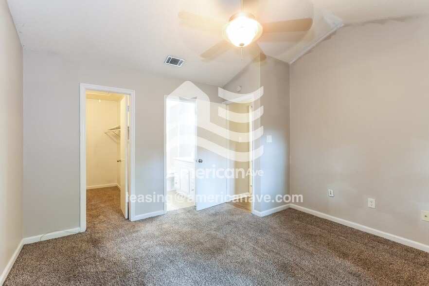 Building Photo - 3414 Aurelia Dr