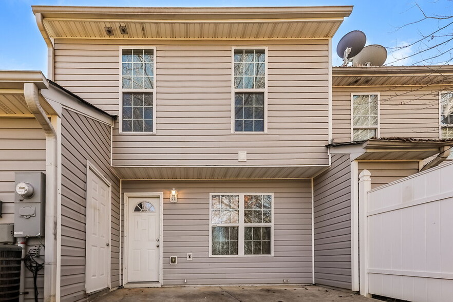 Building Photo - 1870 Grove Way