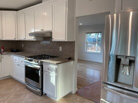 Building Photo - 320 N 18th St