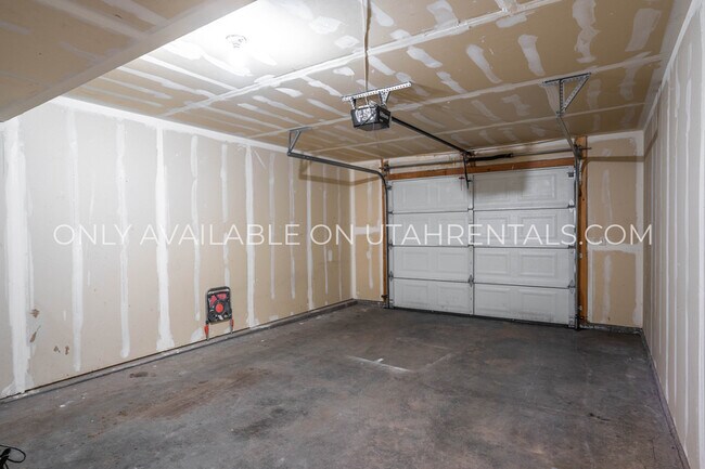 Building Photo - 204 North St