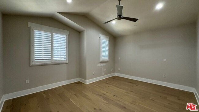 Building Photo - 2020 Holly Dr