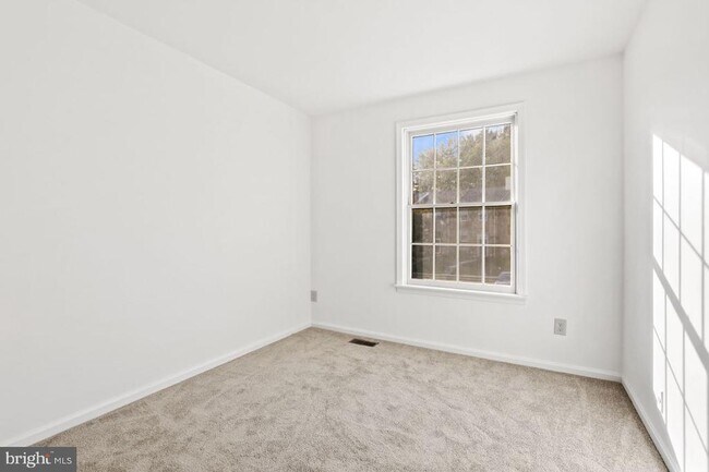 Building Photo - 28 Salthill Ct
