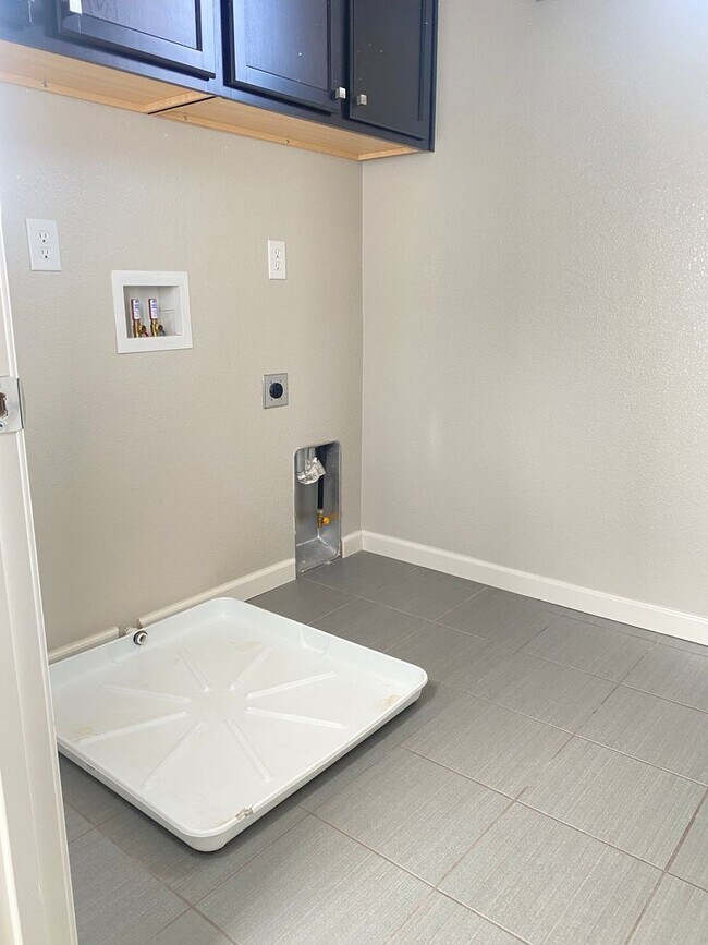 Building Photo - Home in Damonte Ranch Village