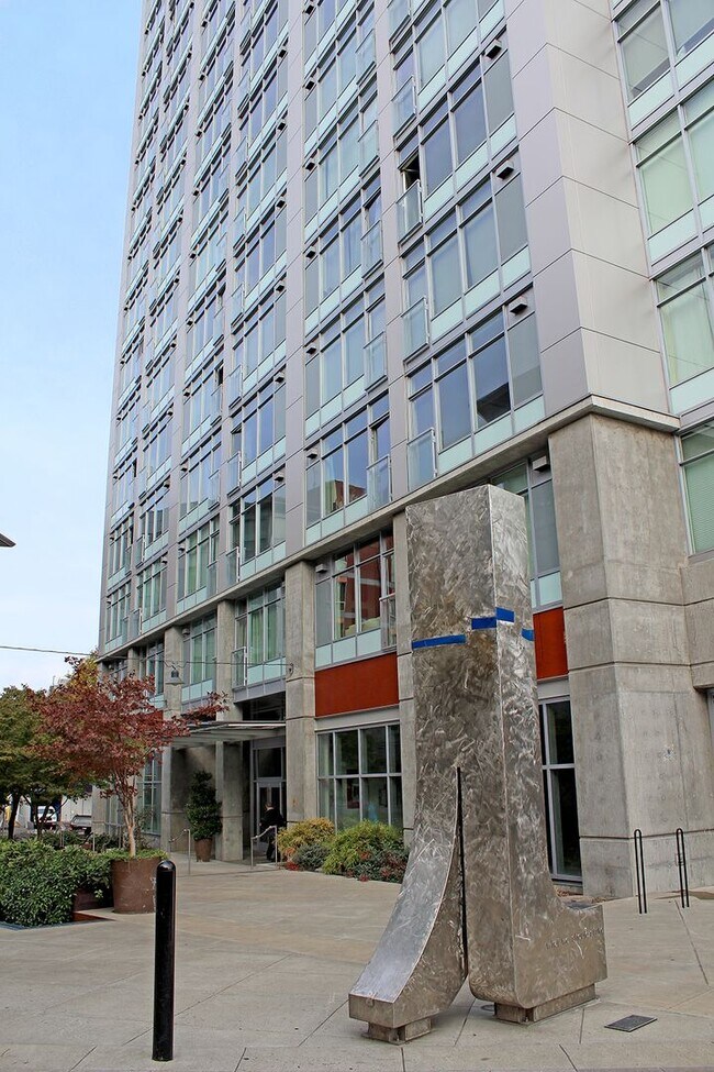 Building Photo - Chic, Urban 1 Bedroom Loft Style Condo at ...