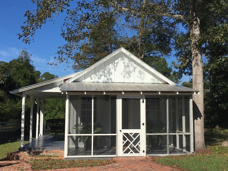 Heron Cottage Porch - 2708 Shandy Ln