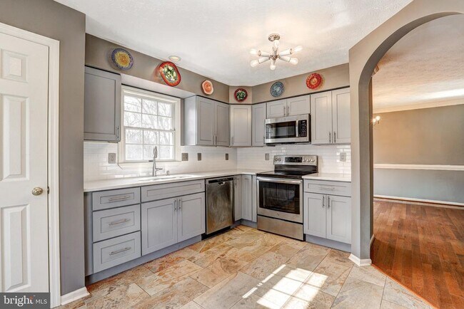 Building Photo - 2733 Quarry Heights Way