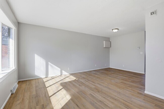 Building Photo - 836/840 Greenwood Court