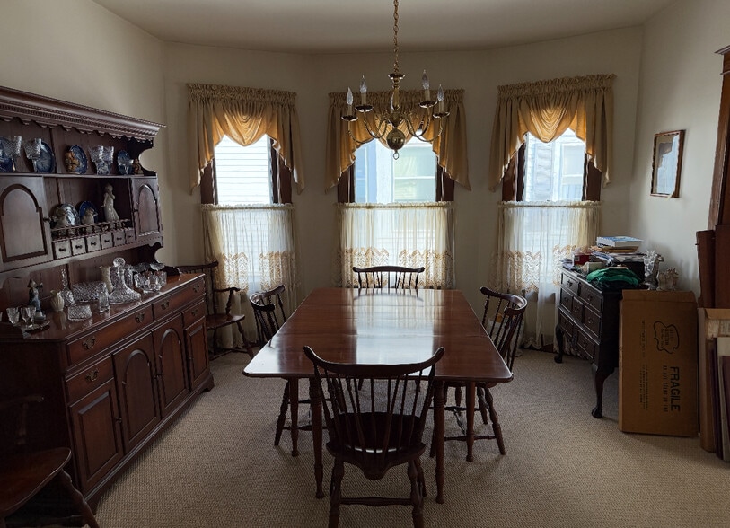 Building Photo - 40 Bennett Ave