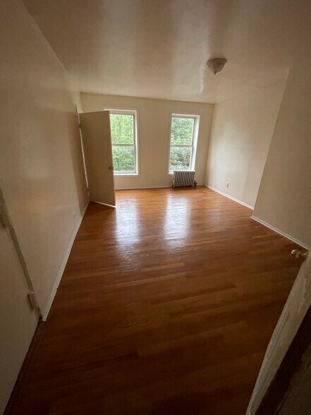 Building Photo - 637 Greene Ave