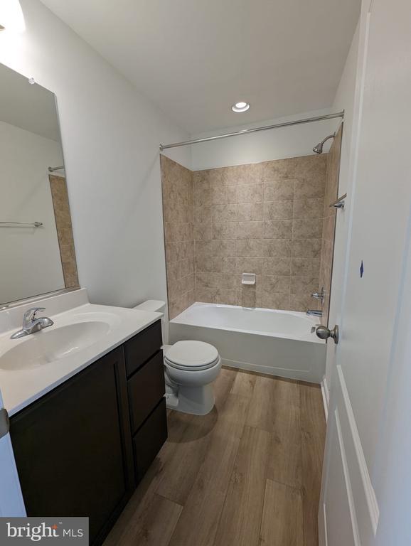 Building Photo - 241 Hillsdale Pl