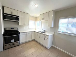 Building Photo - LO2446