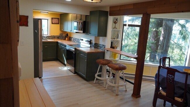 Building Photo - 1715 Alta View Dr S