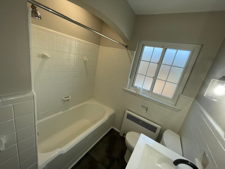 Building Photo - 6623 Ravenal Ct