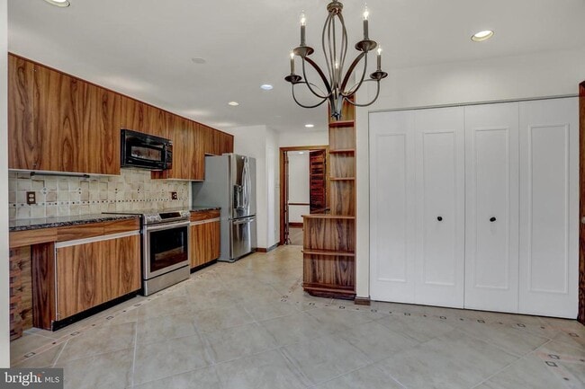 Building Photo - 2 Coldwater Ct