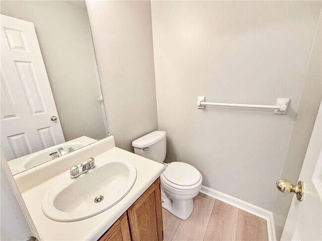 Building Photo - 5907 Brookside Dr SE