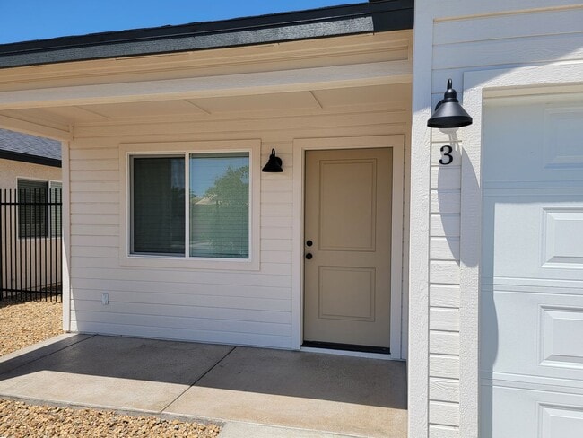 Building Photo - 871 Baseline Rd