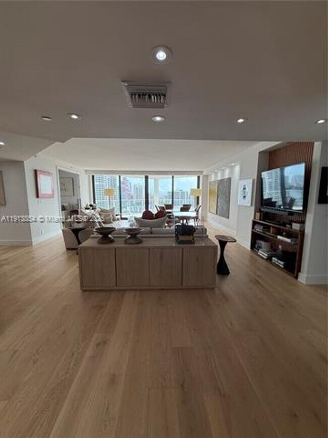 Building Photo - 19500 Turnberry Way