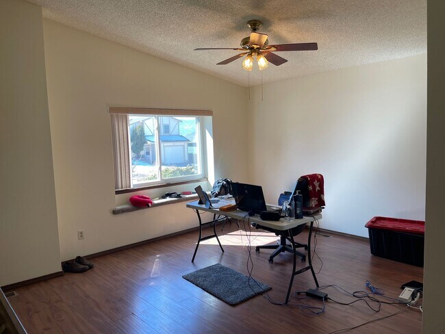 Building Photo - 4 Bedroom Rancher off of Powers Blvd