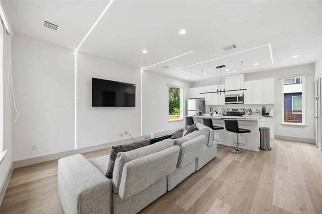 Building Photo - 1907 Hailey St