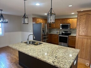 Building Photo - Welcome to this stunning 4 bedroom, 3 bath...