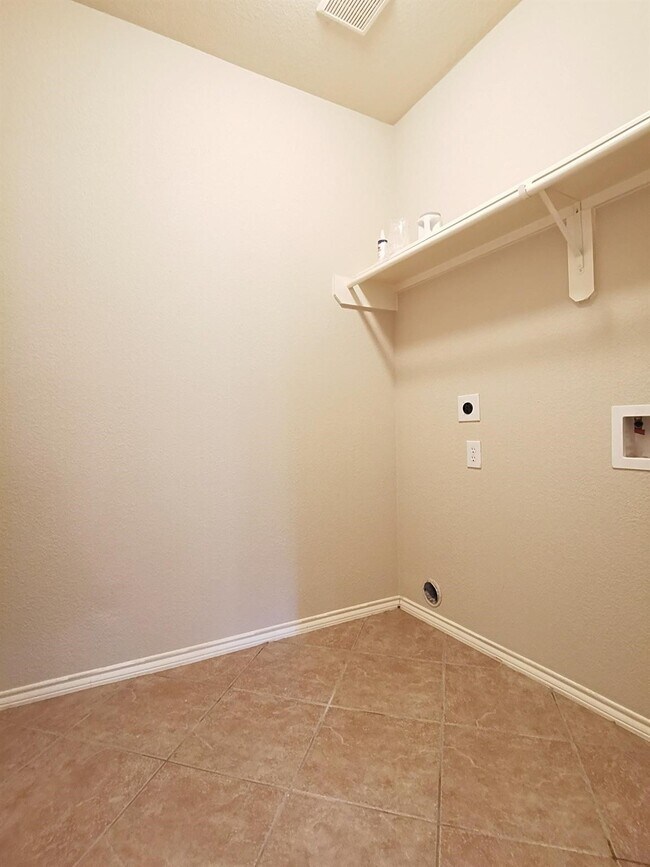 Building Photo - 3527 Hera Dr