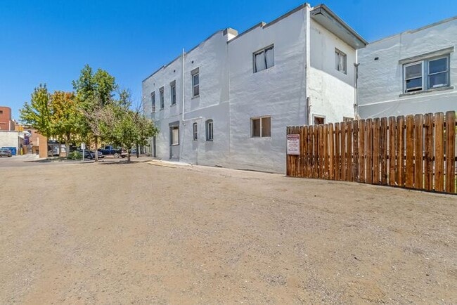 Building Photo - Urban Style Meets Everyday Comfort — Spaci...