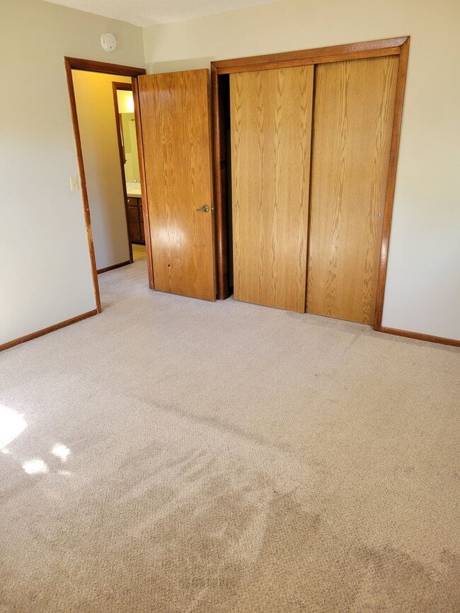 Building Photo - 2 Bedroom Duplex