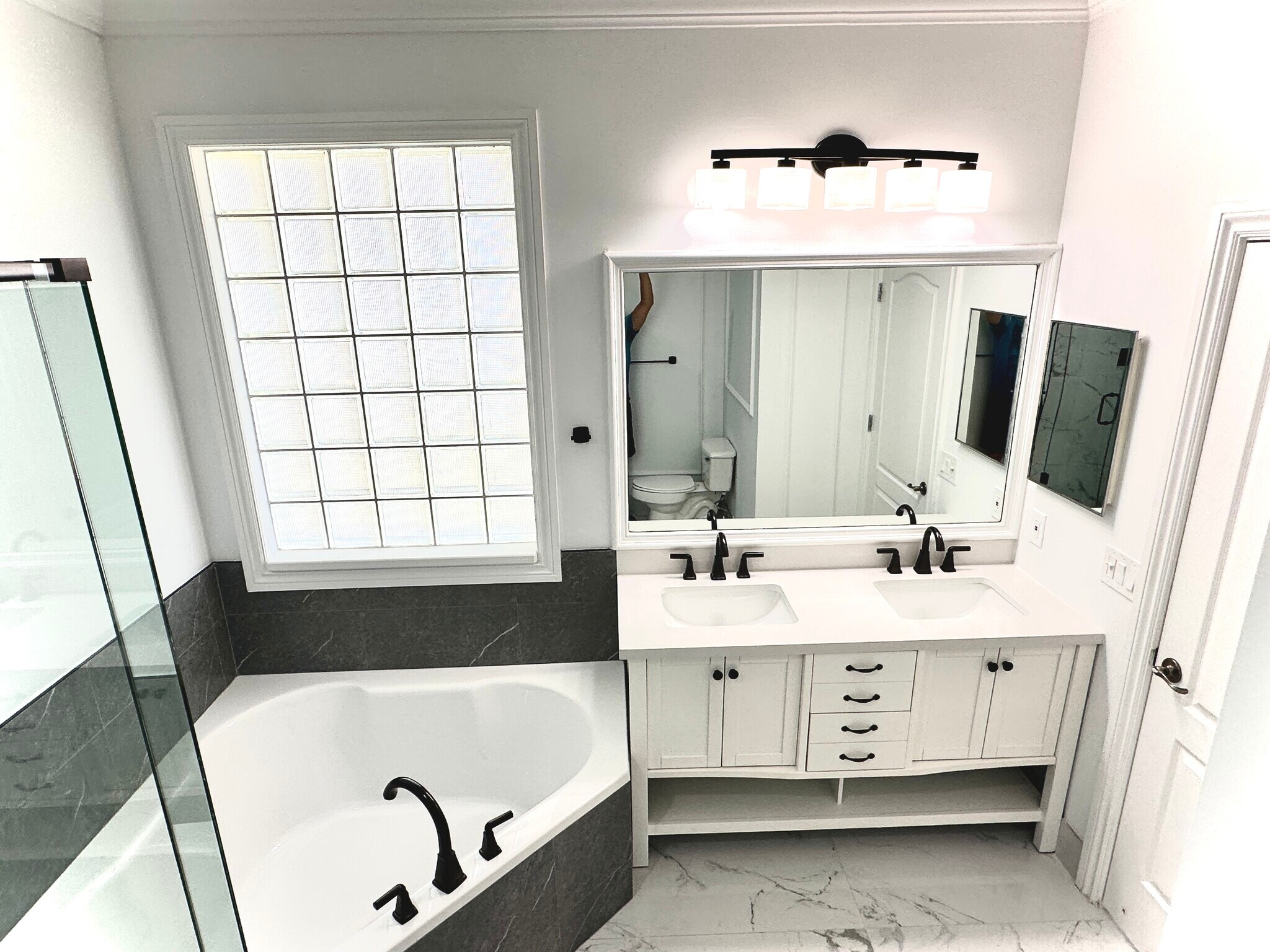Master Bathroom - 10667 Oak Bend Way
