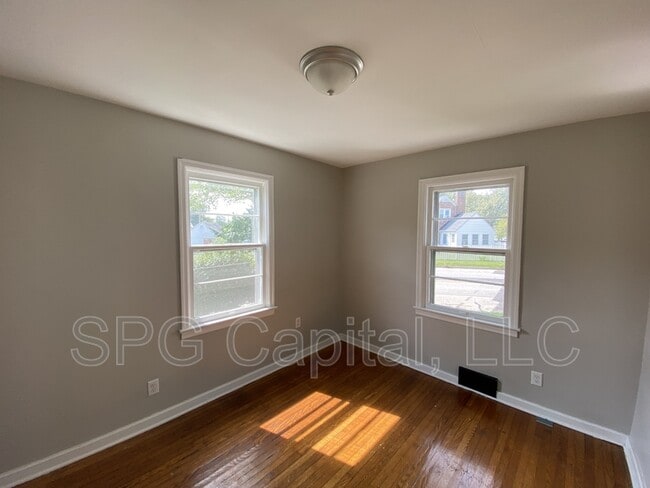 Building Photo - 101 Fame Ave