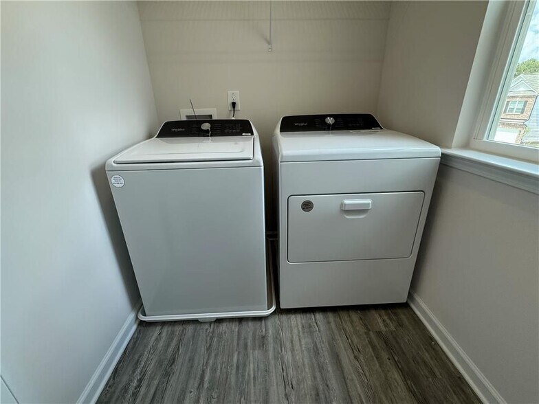 Building Photo - 423 Perth Dr