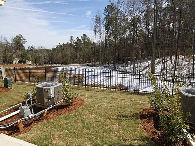 Building Photo - Live in Popular Thompson Ridge near Duke!