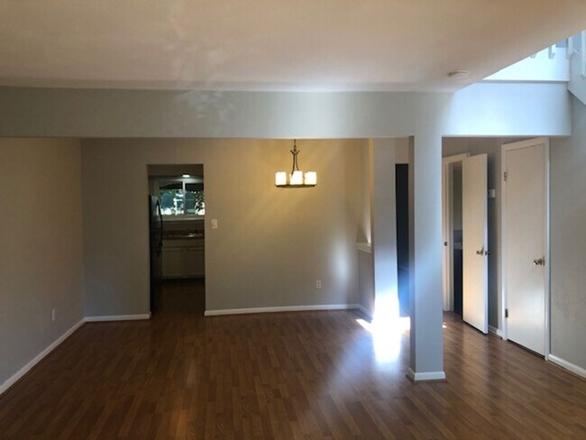 Building Photo - 2312 Merl Cir