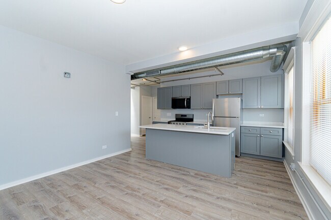 Building Photo - 141 S Oak Park Ave
