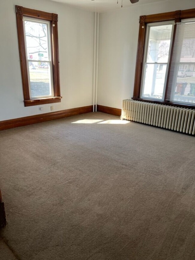 Building Photo - 296 N Sandusky St