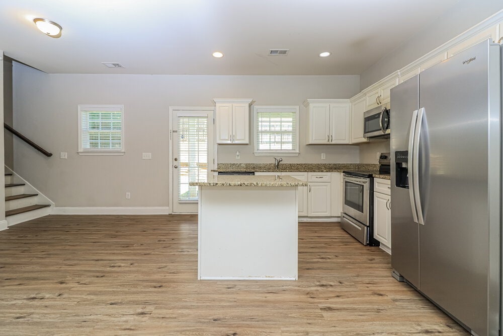 Building Photo - 77 Rosemont Ct