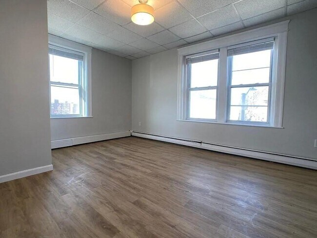 Building Photo - 29 Irving St