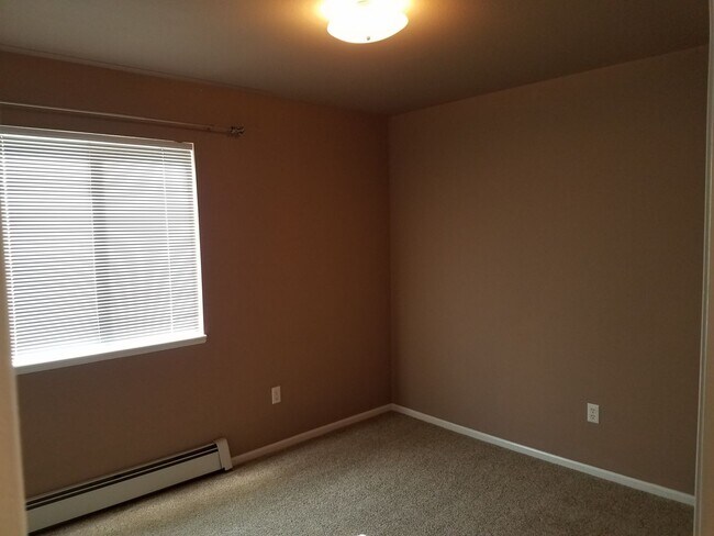 Building Photo - House For Lease