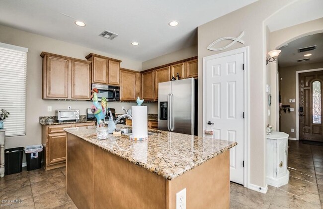 Building Photo - 14543 W Port Royale Ln