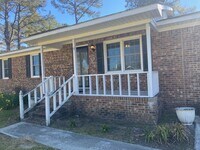 Building Photo - 3 bed 2 bath Brick Ranch