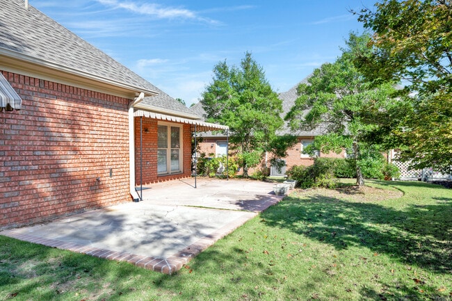 Building Photo - 310 Willow Crest Ln