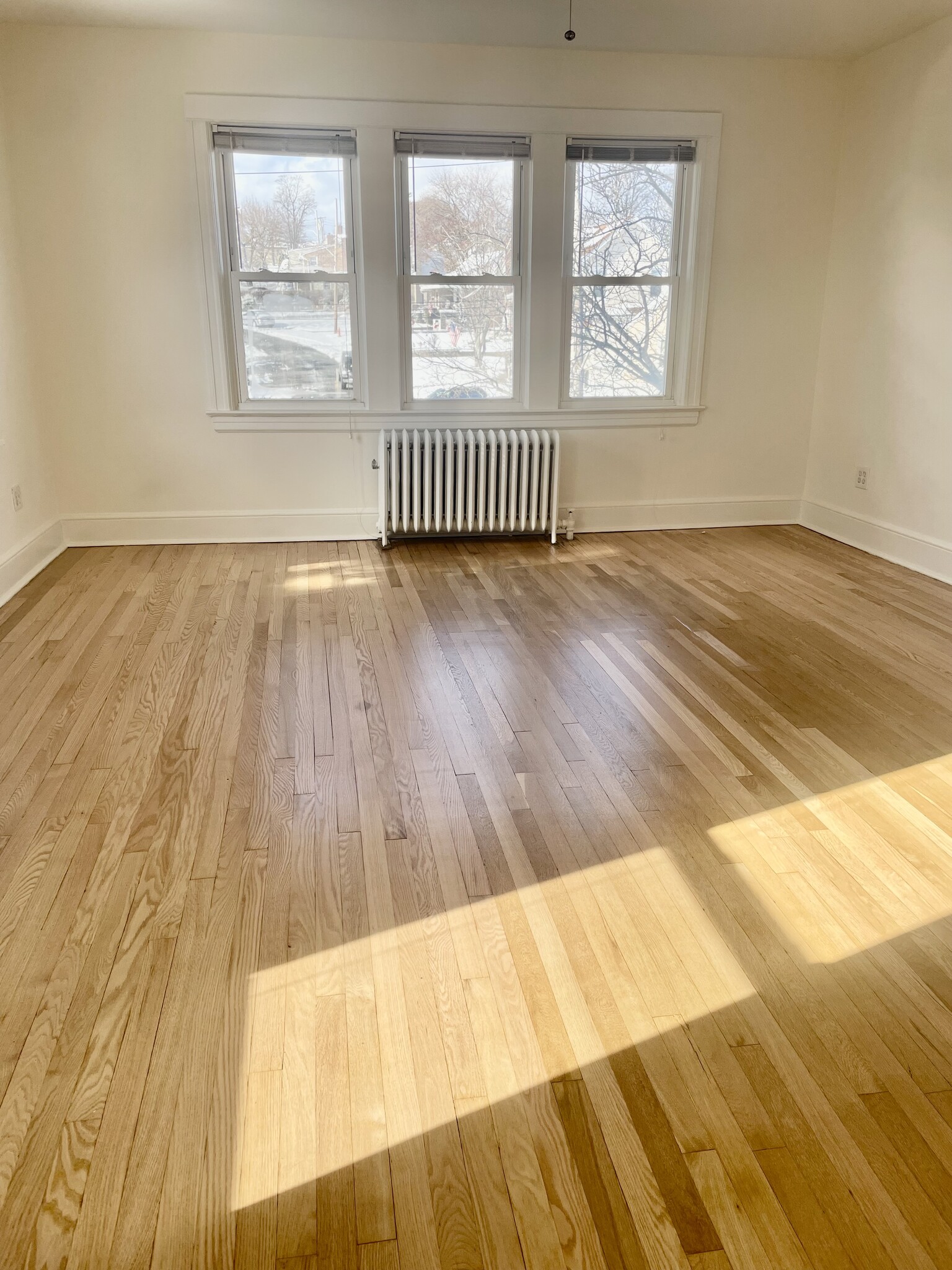 Hardwood floors - 648 Valley Ave