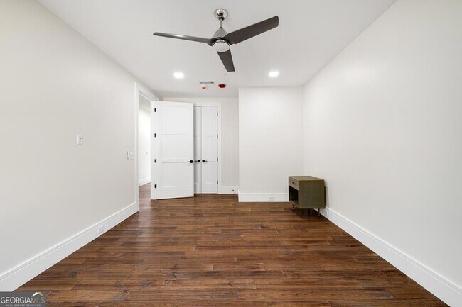 Building Photo - 1281 E Main St