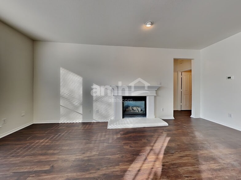 Building Photo - 8751 Sunset Trace Dr