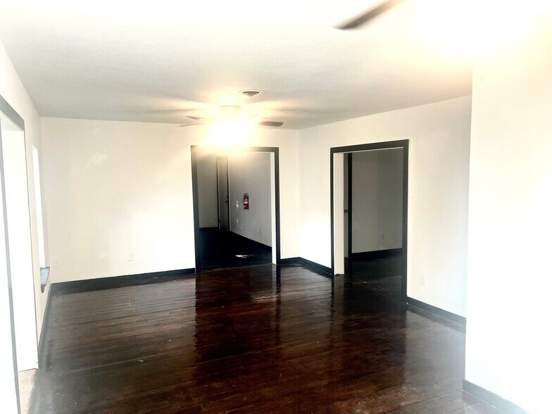 Building Photo - 1516 Norwood Dr