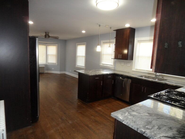 Building Photo - 3759 N Plainfield Ave