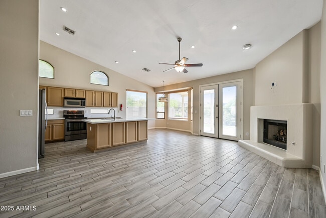 Building Photo - 6937 E Paradise Ln
