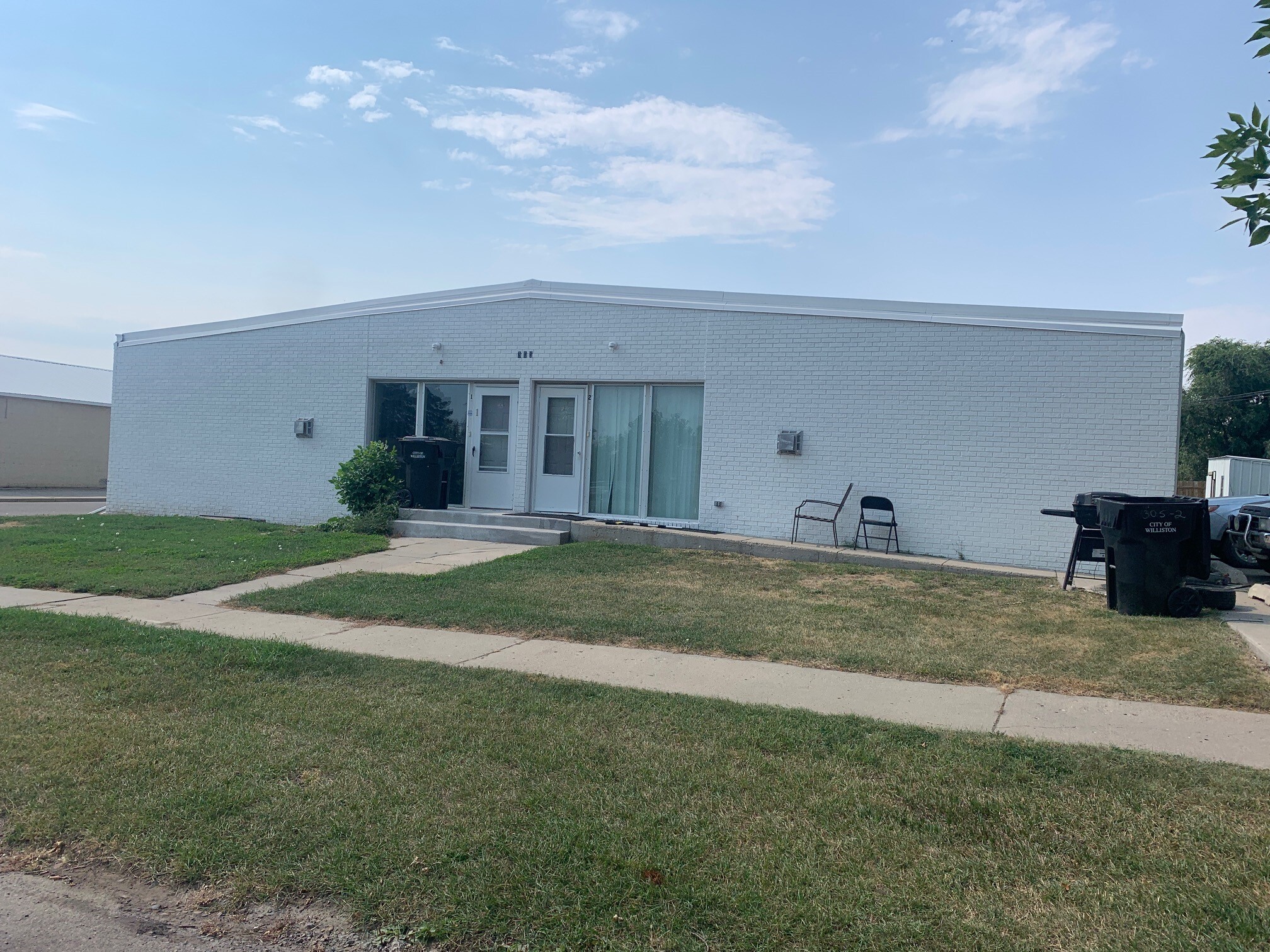 Building Photo - 305 11th Ave W