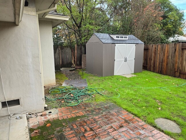 Building Photo - 1320  Polly&#39;s Trust Colonial